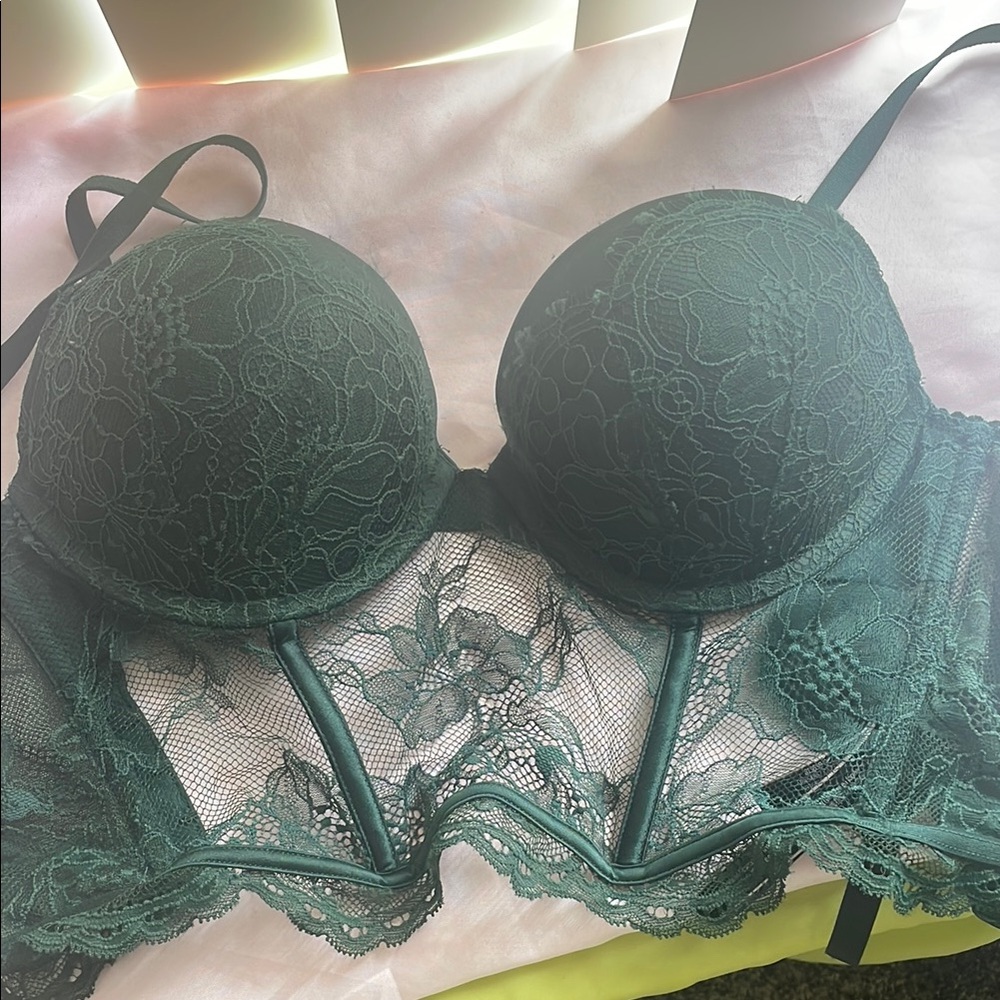 Victoria Secret Lace Underwire Bra in Green